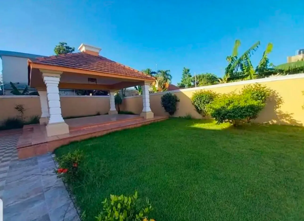 se alquila hermosa y amplia casa en residencial luisa perla higüey - Foto 5